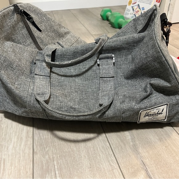 Herschel Novel Duffle HARDLY used - Picture 3 of 7
